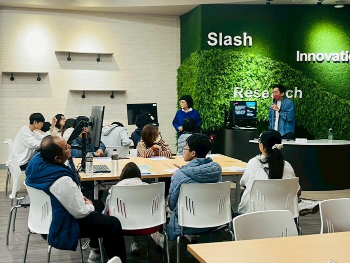 115學年度產業攜手專班廠商說明會 - 安雄電子廠商代表圖片